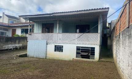 Casa à venda na Rua Diomar David Dalledone Júnior, 93, Uberaba, Curitiba