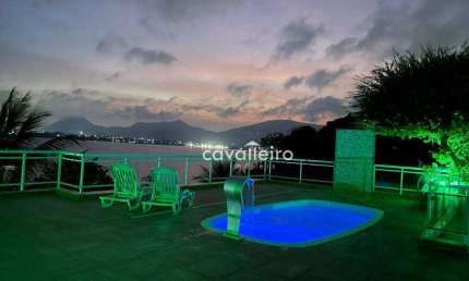 Casa com 4 quartos, sendo 2 suítes, com 530 m², à venda por R$ 2.500.000 - Araçatiba - Maricá/RJ