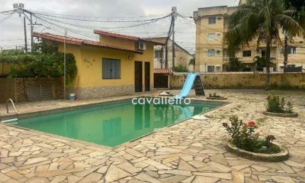 Casa com 2 quartos e edícula em terreno multifamiliar com quase 600m2 à venda no Mumbuca ao lado do Centro de Maricá