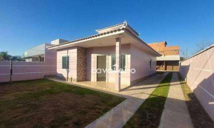 Casa pertinho da praia com espaço gourmet em Jaconé