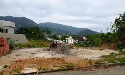 Terreno linear em localização privilegiada, com Projeto para 4 casas aprovado, à venda por R$ 180.000 ; São José do Imbassaí - Maricá - Rj