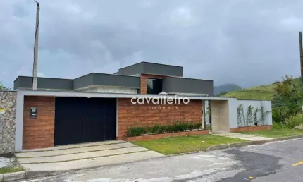 Casa com 3 Quartos, Visual Lindo, Churrasqueira,  à venda, 450m² por R$ 790.000 - Cajueiros (Itaipuaçu) - Maricá/RJ