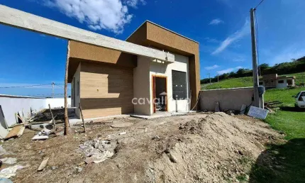 Casa com 03 quartos, sendo 01 suíte em condomínio próximo ao Centro de Maricá