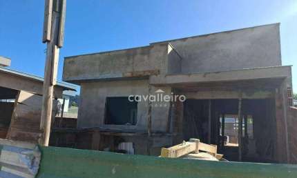 Casa com 03 quartos sendo 01 suíte no Condomínio Royal Garden -Maricá