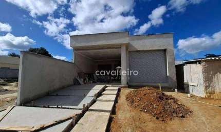 Casa com 03 qurtos, sendo 01 suíte, em condomínio proximo ao Centro de Maricá
