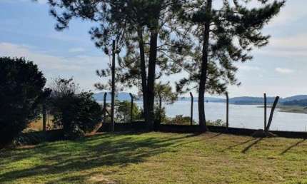 BELO RANCHO ÀS MARGENS DA REPRESA DE EMBORCAÇÃO EM ARAGUARI-MG