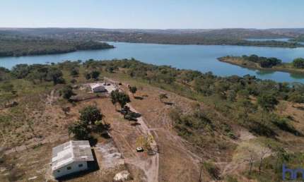 FAZENDA PARA PECUÁRIA COM 100 ALQUEIRES ÀS MARGENS DO LAGO DO RIO CORUMBÁ EM LUZIÂNIA-GO