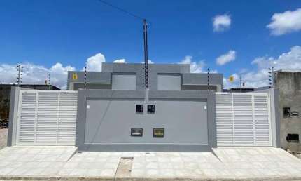 Casa Impecável em Gramame:100m² de Área Total, 2 Quartos e Ótimo Acabamento