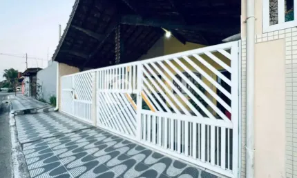 Casa com 2 quartos à venda na Rua Carmem Molon Zaccaro, 967, Balneário Maracanã, Praia Grande