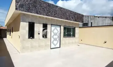 Casa Isolada com piscina 3 quartos, 1 suíte, Maracanã, PG
