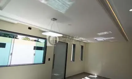 Casa Isolada com piscina 3 quartos, 1 suíte, Maracanã, PG