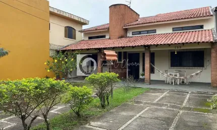 Sobrado 700 metros da Praia com 4 quartos, Mirim, Praia Grande