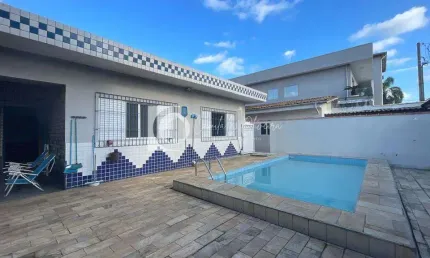 Casa Isolada, Piscina, 3 dorms, Aceita Permuta, menor valor PG