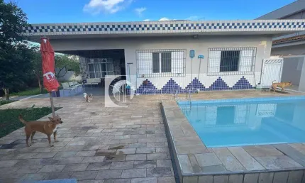 Casa isolada, piscina, 3 dorms, aceita permuta, menor valor pg