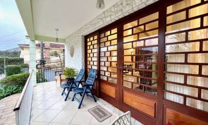 Casa para Venda em Teresópolis, VÁRZEA, 6 dormitórios, 2 suítes, 5 banheiros, 2 vagas