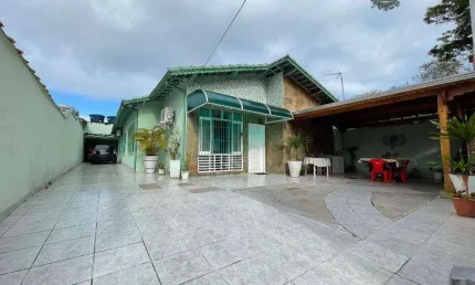 Casa Isolada com 3 dormitórios à venda, 180 m² por R$ 1.200.000 - Canto do Forte - Praia Grande/SP
