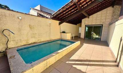 Casa com 3 dormitórios à venda, 112 m² por R$ 750.000 - Guilhermina - Praia Grande/SP
