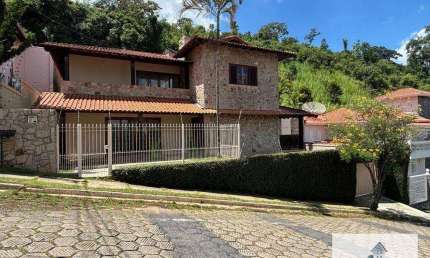 Casa com 5 dormitórios à venda com permuta,  tendo 497 m² por R$ 1.350.000 - Morro Chic - Itajubá/MG