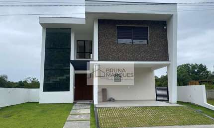 Conheça esta espetacular casa à venda em uma localização diferenciada entre Jurerê e Canasvieiras!