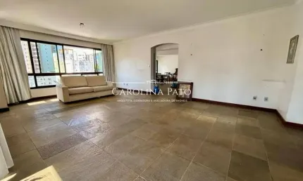 Apartamento espaçoso, com grande potencial para reforma e muita valorizção