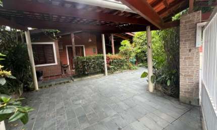 Casa com 4 dormitórios, piscina e espaço gourmet, na praia do Perequê-Mirim em Ubatuba!
