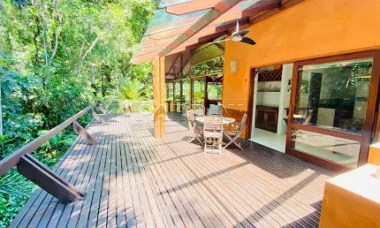 Linda casa com 3 suítes e área gourmet na praia do Félix em Ubatuba!