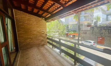 Triplex com 3 dormitórios em ótima localização no Saco da Ribeira em Ubatuba!