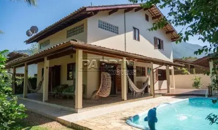 Linda casa em condomínio, com 5 dormitórios, piscina e área gourmet na praia de Itamambuca em Ubatuba!