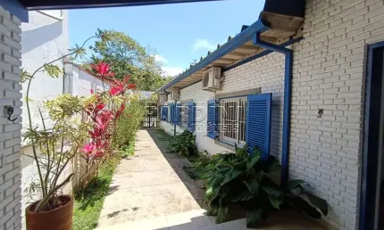 EXCELENTE CASA À VENDA EM CONDOMÍNIO NA PRAIA DAS TONINHAS EM UBATUBA
