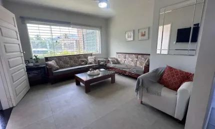 Ótima casa com 3 suítes em localização tranquila na praia do Lázaro em Ubatuba!