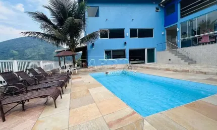 Linda casa assobradada com 5 dormitórios, espaço gourmet e piscina, na praia do Perequê-Mirim em Ubatuba!