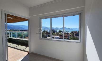 Cobertura à venda com linda vista para a orla da Praia do Itaguá!