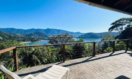 Excelente residência com linda vista para o mar na praia Vermelha do Sul em Ubatuba!