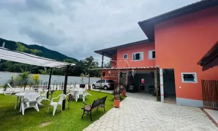Excelente pousada no saco da ribeira, próxima das marinas e da praia do lázaro, em ubatuba!