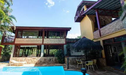 Linda casa alto padrão com vista para o mar, em condomínio na praia da domingas dias em ubatuba!