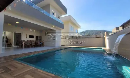 Linda residência em condomínio com 5 suítes e piscina na praia da Lagoinha em Ubatuba!