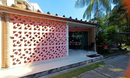 Ótima casa térrea em condomínio, local tranquilo  no Saco da Ribeira em Ubatuba!