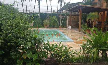 Lindo sobrado com 4 dormitórios e varanda gourmet no Saco da Ribeira em Ubatuba!
