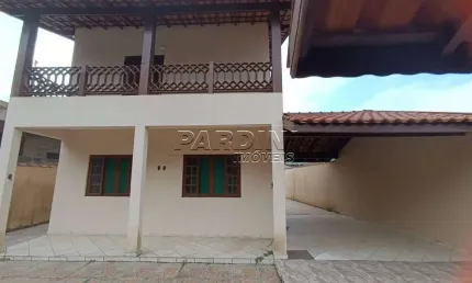 Excelente sobrado com ótima localização, próximo do mar e de comércios, na praia da Lagoinha em Ubatuba!