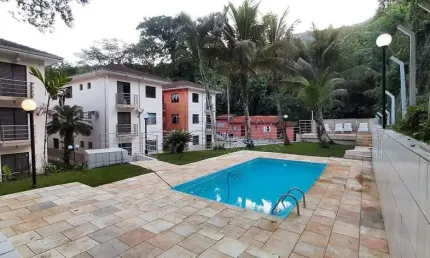 Ótimo apartamento com 2 dormitórios, condomínio com piscina e churrasqueira, na praia das Toninhas em Ubatuba!