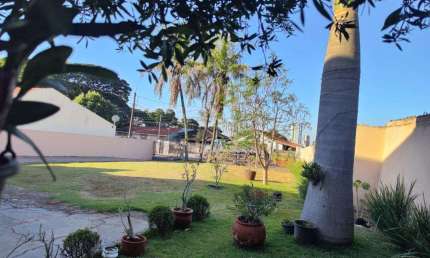 Sobrado com 170 m² e 5 Quartos à Venda na Zona 06 - Maringá
