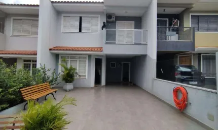 Sobrado com 170.26 m² e 3 Quartos à Venda na Vila Marumby - Maringá