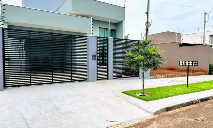 Casa com 136.7 m² e 3 Quartos à Venda no Bom Jardim - Maringá