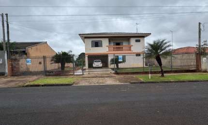 Sobrado com 270.6 m² e 4 Quartos à Venda na Vila Morangueira - Maringá