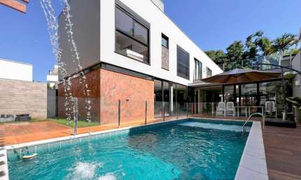 Sobrado com 379,36 m² e 3 Quartos à Venda no Azaleia Park - Maringá