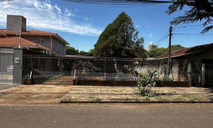Terreno à venda na Rua Santo Antônio, 440, Zona 07, Maringá