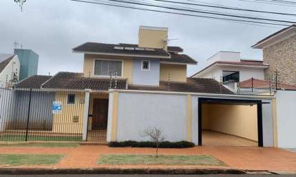 Sobrado com 287.81 m² e 3 Quartos à Venda na Zona 04 - Maringá