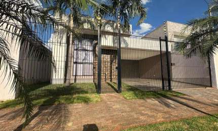 Casa com 201.09 m² e 3 Quartos à Venda no Jardim Munique - Maringá