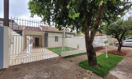 Casa para alugar em Maringá, Parque Residencial Eldorado, com 3 quartos, com 100 m²
