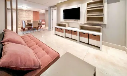 Apartamento com 193.8 m² e 3 Quartos à Venda na Zona 04 - Maringá